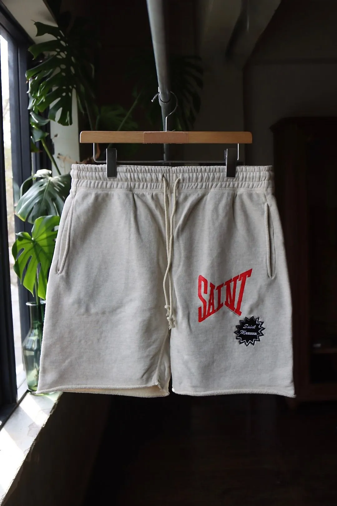 SAINT Mxxxxxx 'SAINT' SWEAT SHORTS/GRY/BLK embroidered SAINT LOGO basic shorts, distressed gray/washed black S-XL, four needles and six threads throughout, produced by a major domestic factory, imported Tajima machine embroidery, washed and distressed, original version
